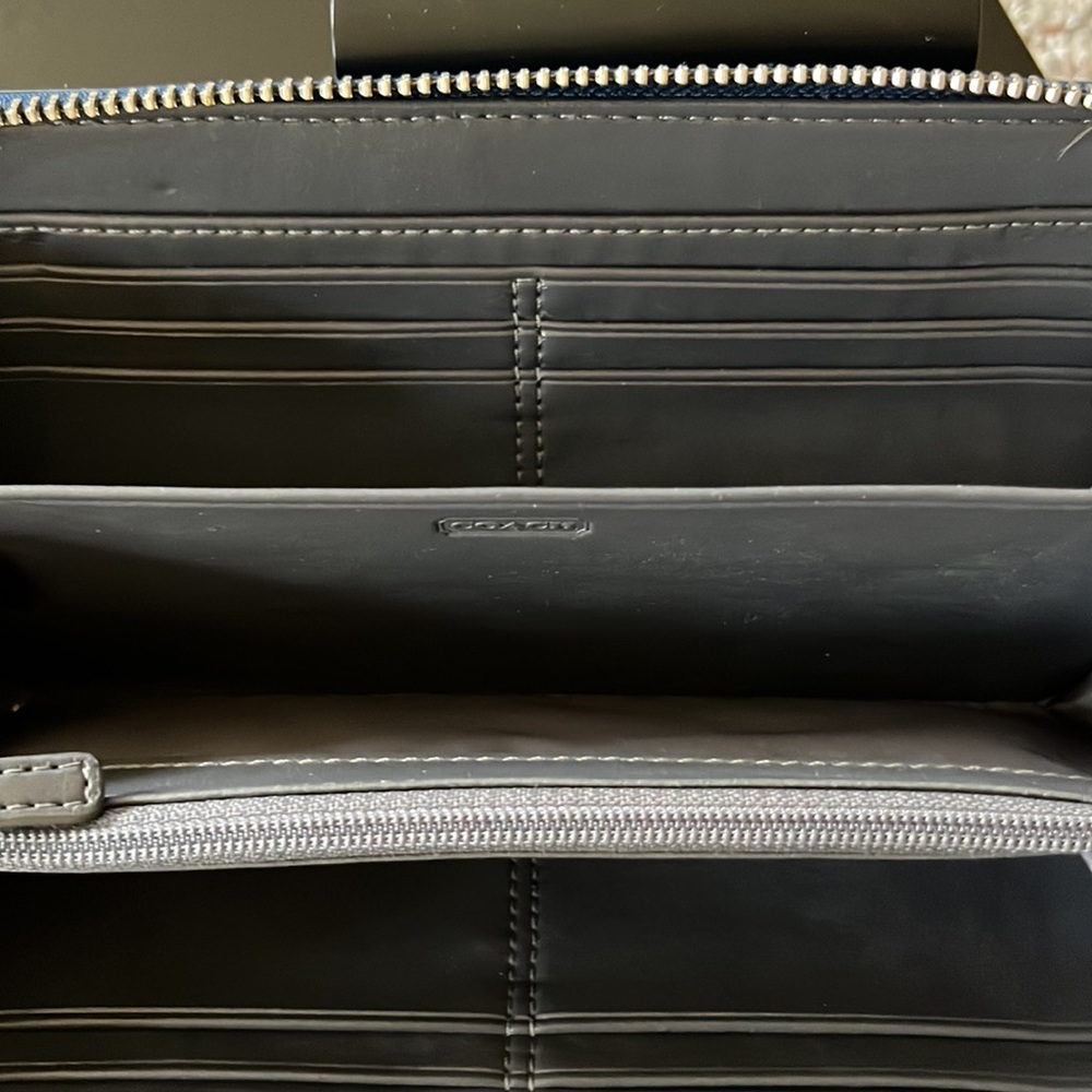 Coach Wallet - Picture 4 of 5